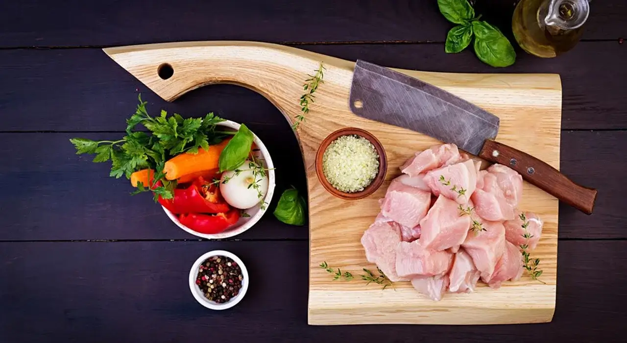 You are currently viewing 7 Best Cutting Board For Meat To Buy For Your Kitchen In 2023